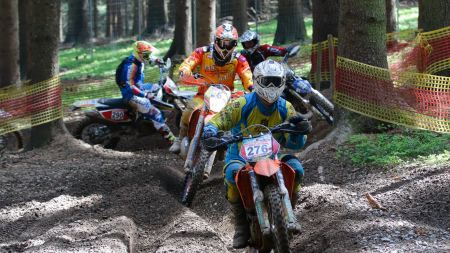 Es geht schlag auf schlag für die Stollenfraktion am Spielberg, nach dem (leider etwas verregneten) „Junior Enduro Cup“ am vergangenen Wochenende, steht das nächste Enduro Event unmittelbar vor der Tür.