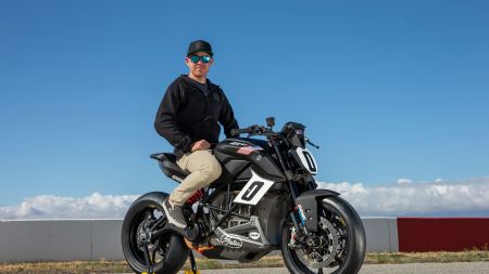 Zero gewinnt mehrere Partner, um den neuen elektrischen Streetfighter für das Pikes Peak Rennen 2019 vorzubereiten.