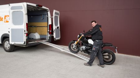 2RadTransporte transportiert Motorräder in Deutschland und Österreich schnell, sicher, zuverlässig und sympathisch von A nach B.