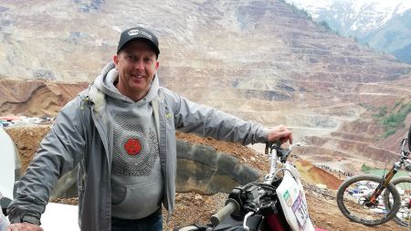 Bereits zum 25. Mal nimmt Klaus am legendären Erzbergrodeo statt - davon finishte er 13 Mal. Für das Jubiläumsjahr baute er eine Aprilia SXV 550 auf.