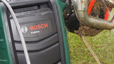 Der Idealfall für Offroader ist es, das Bike nach der Ausfahrt vor Ort zu reinigen und sich viel Dreck und Arbeit zu ersparen.