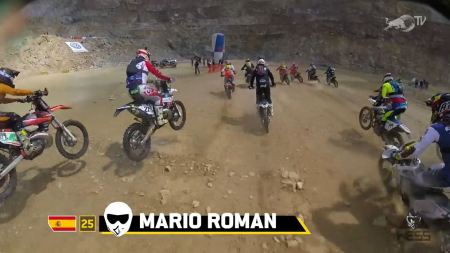 Sei dabei, wie Mario Roman den Erzberg beim Red Bull Hare Scramble 2019 bezwingt