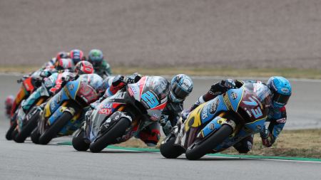 Moto2™-Motorräder mit TRIUMPH-Power sorgten letztes Wochenende für Gänsehaut bei den Fans – auf dem Sachsenring und in Goodwood.