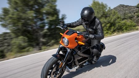 Das begeisternde neue Modell regt durch ein sportliches Fahrerlebnis, zukunftsweisende Technologie und das hochwertigen Look-and-feel einer echten Harley-Davidson die Fantasie an.