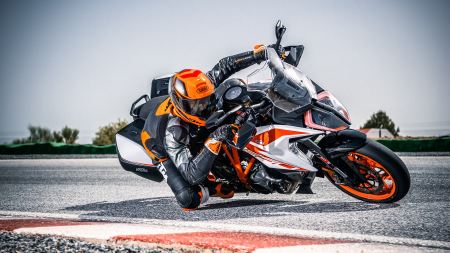 Noch nie war es so einfach, eine Testfahrt zu vereinbaren! Egal ob Sports Tourer, Supermoto oder andere Modelle - mit der neuen Plattform KTM BOOK A TESTRIDE kann man online seinen Termin in der Nähe vereinbaren. 