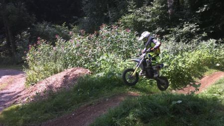 Der Junior Enduro Cup ist eine perfekt organisierte Veranstaltung mit absoluten Top Trainern - wo übrigens auch die Begleitung mit feinstem Enduro voll auf die Kosten kommt.