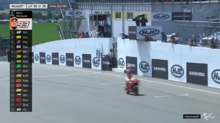Auch 2019 ist Marc Marquez beim Grand Prix von Deutschland nicht zu schlagen. Souveräner Sieg für den MotoGP-Weltmeister vor Maverick Vinales und Cal Crutchlow.
