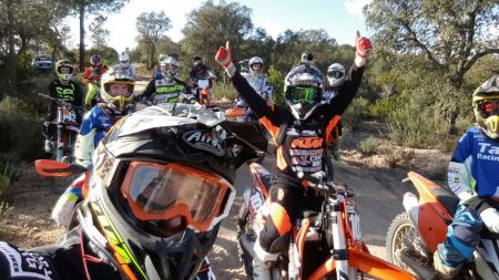 „Auskundschaften und Ausprobieren“ ist das Motto des Enduro-Trainings und spricht alle Schwierigkeitsgrade an, da die Levels ganz individuell angepasst werden! 