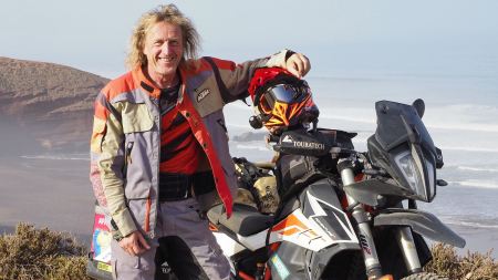Nach 5 Monaten und 22.000 Kilometern auf der KTM 790 ADVENTURE R durch Wüste, Busch und Regenwald ist KTM ADVENTURE-Botschafter Joe Pichler zurück in der Heimat und tourt ab Herbst 2019 durch Österreich und Deutschland, um in spannenden Live-Reportagen von seinen Abenteuern zu erzählen.