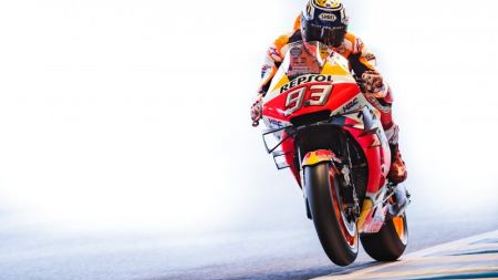 Marc Marquez bewies erneut sein unglaubliches Geschick unter gemischten Bedingungen und sicherte sich seine 90. berufliche Pole-Position vor Honda's heimischem Publikum, während Jorge Lorenzo von späten Optimierungen profitierte.