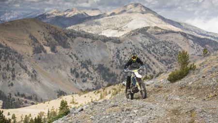 Wasserdicht, atmungsaktiv, robust und leicht - inklusive effektivem Ventilationssystem! Alle Kerneigenschaften der KLIM Premium Produkte vereint in einer off-road tauglichen GORE-TEX® Kombi – Traverse von KLIM.