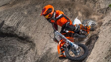 Die KTM SX-E 5 ist nicht nur extrem vielseitig, sondern bietet auch Premium-Performance bei minimaler Geräuschentwicklung.