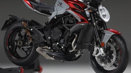 MV Agusta bestätigt die Brutale 800RR mit 140 PS starken 798ccm-Motor als eines ihrer Meilensteinprodukte in der Produktpalette und verbessert ihr Angebot mit dem exklusiven Smart Clutch System.