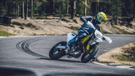 Husqvarna Motorcycles freut sich, die sofortige Verfügbarkeit der Motorräder MY20 701 SUPERMOTO und 701 ENDURO bekannt zu geben.