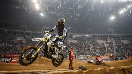Die Eröffnungsrunde der FIM SuperEnduro-Weltmeisterschaft 2020 in Polen war für Rockstar Energy Husqvarna Factory Racing unvergesslich.