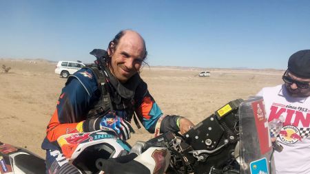 Martin Freinademetz meistert seine erste Dakar-Etappe nach 10 Jahren Pause.