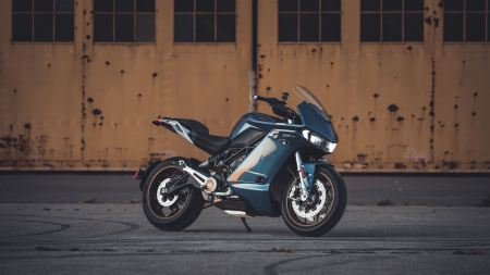 Zero Motorcycles bringt ersten elektrischen Sporttourer auf den Markt.