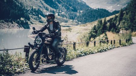 Gut geschützt und fesch durch den Motorrad-Alltag.