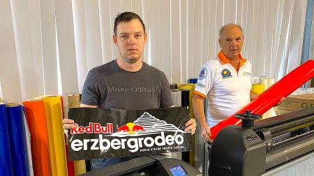 Franz und Thomas Karrer, Folien-Expert: Leben mit Kleben 