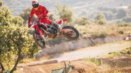 MotoGP-Champion Marc und sein Bruder Álex bereiten sich auf die Saison vor