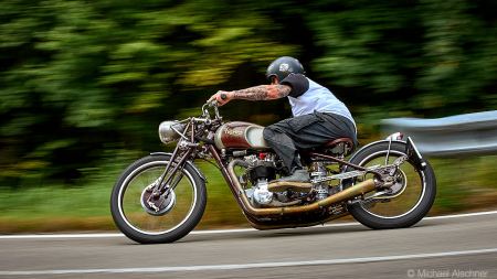 triumph bobber