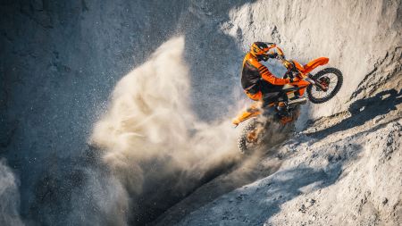 Im Modelljahr 2021 garantieren drei 2-Takt-Bikes mit der bahnbrechenden TPI-Einspritzung und vier 4-Takter höchste Performance.