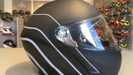 Der AGV Sportmodular ist einer der leichtesten Klapphelme auf dem Markt.