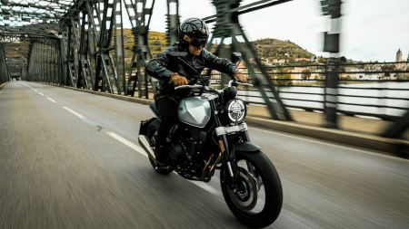 Die stärkste BRIXTON aller Zeiten ist da! Die neue Brixton Crossfire 500, jetzt im Handel!