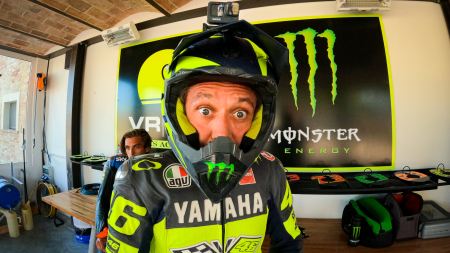 Valentino Rossi Corono positiv gestest