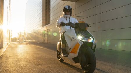 BMW : The new Motorrad Definition CE 04 