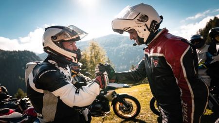 Motorrad Kommunikation: Neue Partnerschaft von Sena und Interphone !