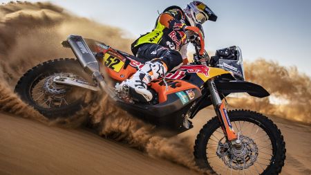 Nur noch einen Monat bis zur Rallye Dakar 2021, und Red Bull KTM Factory Racing hat sich fest vorgenommen, bei der härtesten Marathon-Rallye der Welt um die Spitzenposition zu kämpfen.