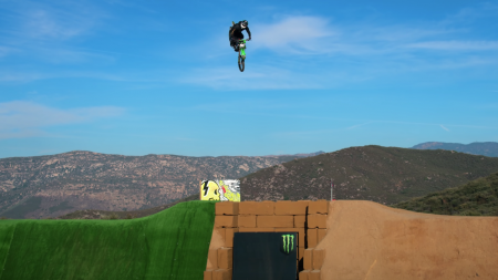 Dirt Shark - SLAYGROUND 3 ft. Axell Hodges