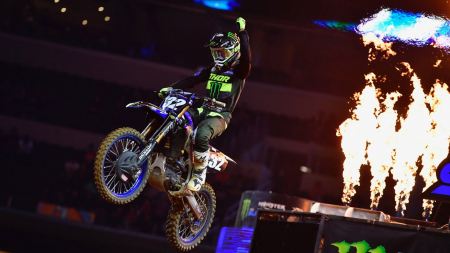 Justin Cooper von Monster Energy Star Yamaha Motor USA Racing hat mit einem fulminanten Lauf in Arlington die Punkteführung in der 250SX Meisterschaft zurückerobert. 