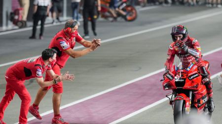 Bagnaia auf Ducati mit einer sensationell schnellen Runde und Espargaro auf Reposol Honda bleibt weit zurück.