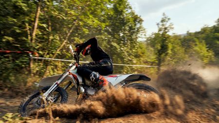 Wenn das älteste und prestigeträchtigste Motorradrennen im Offroad-Rennkalender Ende August 2021 wieder an den Start geht, bietet KTM KTM Rental & Race Service Pakete an und unterstützt zusätzlich die Veranstalter.