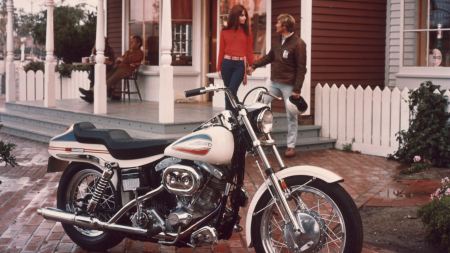 Mit der FX Super Glide schuf Harley-Davidson vor 50 Jahren das erste Factory-Custombike