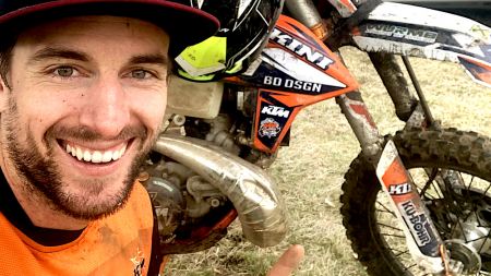 Beim ‘Extreme Enduro Lika’ in Kroatien fährt der Niederösterreicher bei schwierigen Verhältnissen ein kontrolliertes Rennen, macht kaum Fehler und parkt seine KTM im Ziel sicher auf Platz 1. 