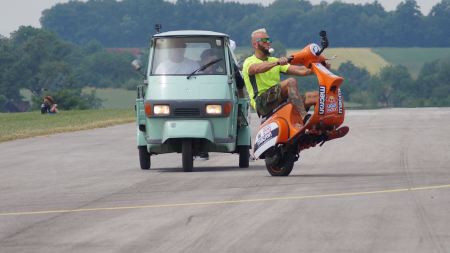 Spektakulärer Weltrekordversuch am Flugplatz in Hofkirchen /Traunkreis