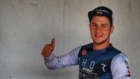 Der Motocrosser Roland Edelbacher versuchte sich, nach zwei Flat Track Trainings in Österreich, bei der internationalen Tschechischen Flat Track Meisterschaft. 