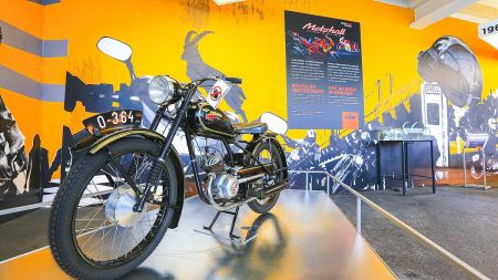 KTM feiert gemeinsam mit der Großglockner Hochalpenstraße den 10. Geburtstag der weltweit höchstgelegenen Automobil- und Motorradausstellung. 