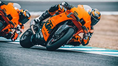 KTM: Die neue KTM RC 8C ist Ready to Race !
