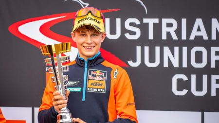 Leo Rammersdorfer liegt nun mit 25 Punkten Vorsprung im Austrian Junior Cup solide  in Führung und könnte somit beim nächsten Termin von 27.-29.08. am Red Bull Ring schon nach Lauf eins vorzeitig den ersten Österreich AJC Titel sichern.