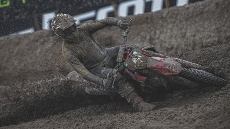 Es war ein nasser, wilder und überwiegend positiver Tag für GASGAS Factory Racing beim FIM Motocross of Nations, an dem Isak Gifting den dritten Gesamtrang in der MX2-Klasse belegte!