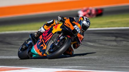 Versöhnliches Saisonfinale für Red Bull KTM Factory Racing beim letztem Saisonrennen und dem Rücktritt von Legende Valentino Rossi und Danilo Petrucci.