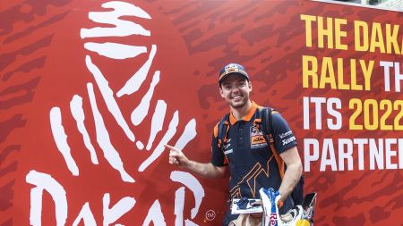 Die Rallye Dakar, die 2022 zum 44. Mal ausgetragen wird, findet in diesem Jahr zum dritten Mal in Folge im Nahen Osten statt und führt über eine anspruchsvolle Gesamtstrecke von 8.106 Kilometern.