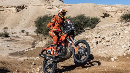 In einem Rennen mit vielen Höhen und Tiefen für Danilo Petrucci hat der Italiener heute seine Offroad-Qualitäten unter Beweis gestellt und die fünfte Etappe der Dakar 2022 in seinem ersten Rallye-Raid-Wettbewerb überhaupt gewonnen.
