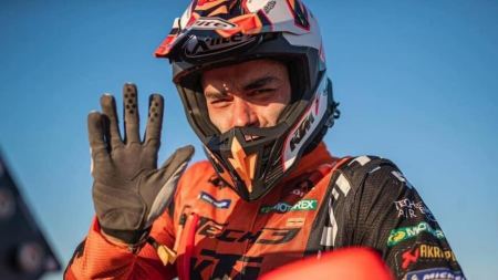 Ein zu Recht begeisterter Danilo Petrucci zeigt die Atmosphäre der Dakar.