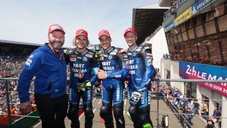 Das Yamalube YART Yamaha Official EWC Team mit Karel Hanika, Niccolo Canepa und Marvin Fritz begann die Saison 2022 der FIM Langstrecken-Weltmeisterschaft mit einem Podiumsplatz beim Auftaktrennen, der 45. Ausgabe der 24 Heures Motos von Le Mans in Frankreich.