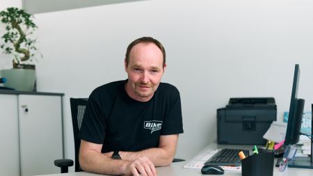 Walter Prohaska, der schnelle Verkaufsleiter mit Liebe zum Motorradracing und zur Kundenberatung.